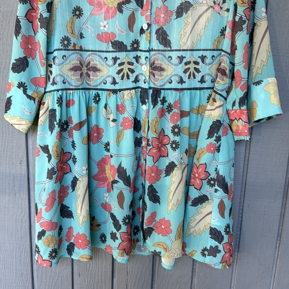 Floral oversized top. Size Small - Picture 4 of 5